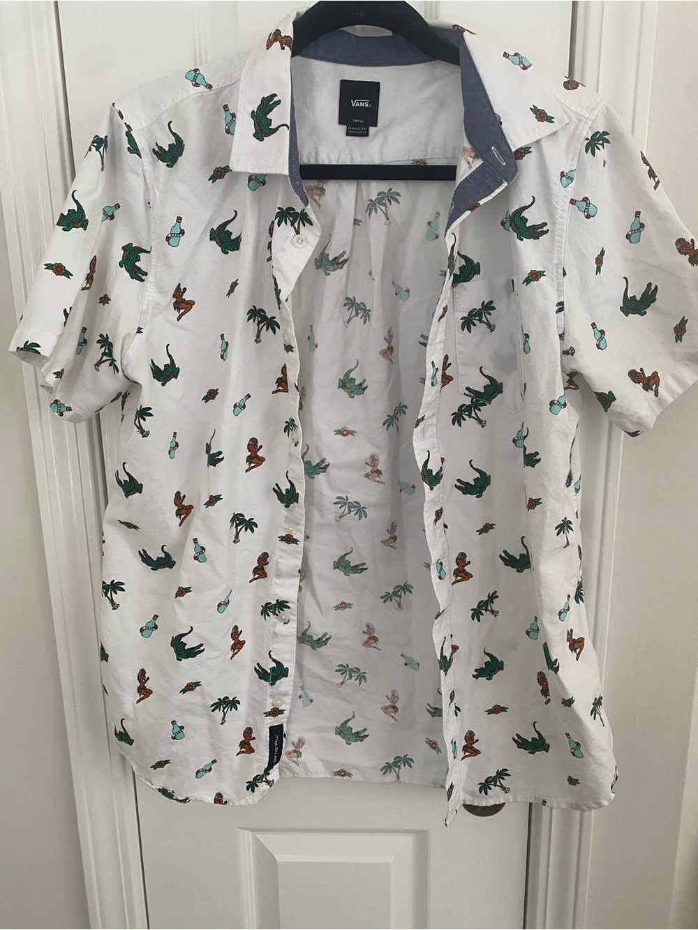 Vans White Short-Sleeve Button-Up Shirt with Green & Brown Tropical Print